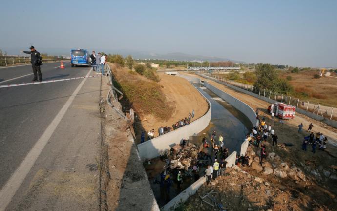 İzmir'de Göçmenleri Taşıyan Kamyon Kaza Yaptı: 22 Ölü