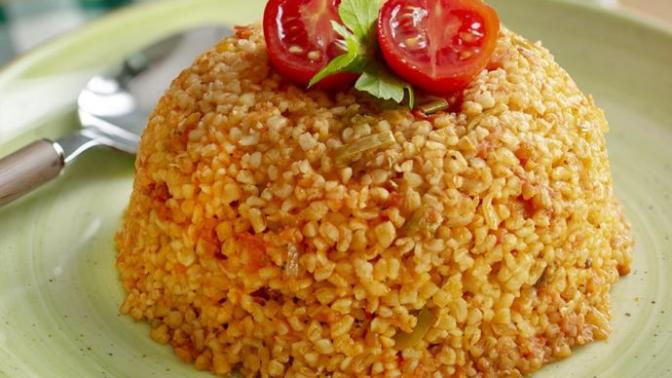 Her Tür Mutfağın Müdavimi: Biberli Bulgur Pilavı Nasıl Yapılır?
