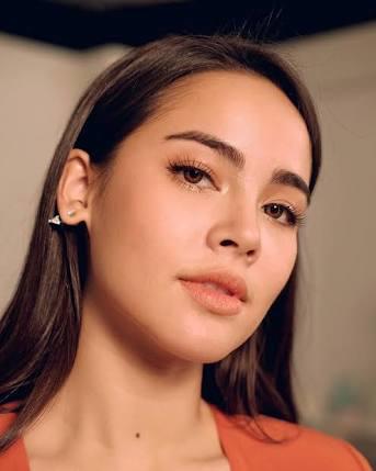 Urassaya Sperbund