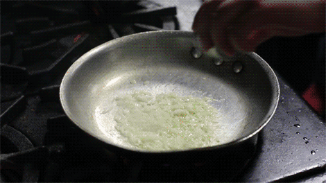 Kabağı Soydum, Tezgahıma Koydum, Ben Bir Yemek Uydurdum: Kıymalı Kaşarlı Kabak!