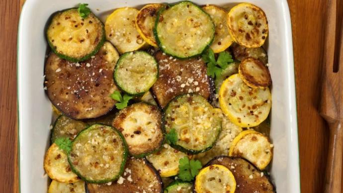 Kabağı Soydum, Tezgahıma Koydum, Ben Bir Yemek Uydurdum: Kıymalı Kaşarlı Kabak!