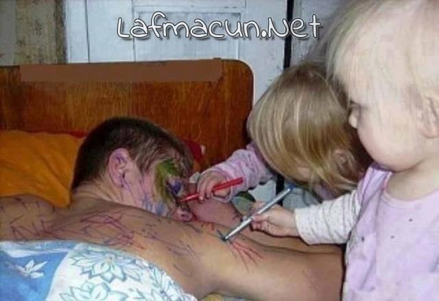 Çocukların Yalnız Bırakıldıklarında Bir Hayli Tatlı Ve Düşündürücü Halleri Nelerdir?