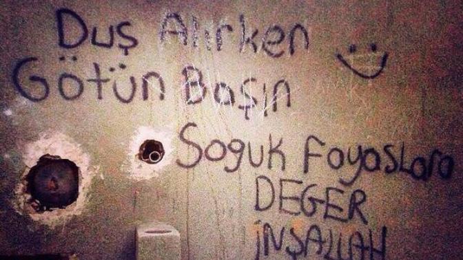 Platonik Aşıkların Duvarlarda Duygularını Canlandırdığı Samimi Yazılar Nelerdir?