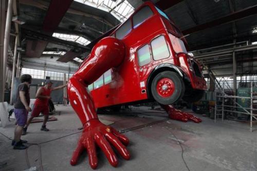 Yolcu Taşımak Dışında Bir Görevi Daha Olan, Otoyolları Sanat Galerisine Dönüştüren Otobüsler!