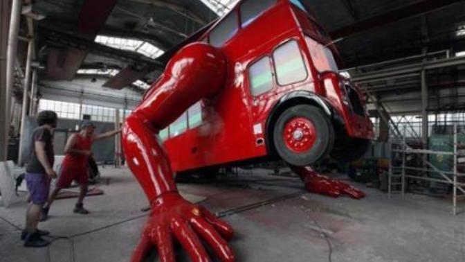 Yolcu Taşımak Dışında Bir Görevi Daha Olan, Otoyolları Sanat Galerisine Dönüştüren Otobüsler!