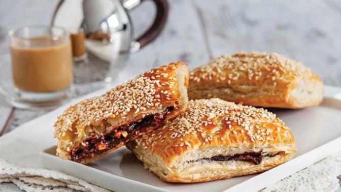 Beylerin Romantik Sofra Hazırlamasına Yardımcı Pratik Milföy Börek Tarifi