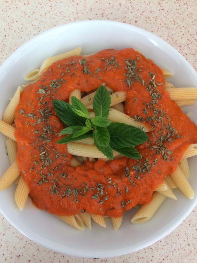 Penne Makarna Eşliğinde Ev Yapımı Napoliten Sos!