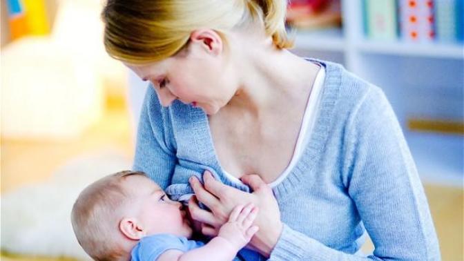 Annesini Emmeyi Reddeden Bebeklerin Başlıca Nedenleri ve Çözümleri