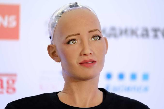 Robot Sophia Vize Alarak Bir İlke İmza Attı!