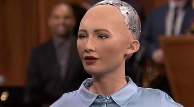 Robot Sophia Vize Alarak Bir İlke İmza Attı!