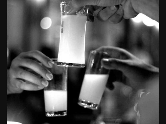 Rakı dostlarla güzeldir.