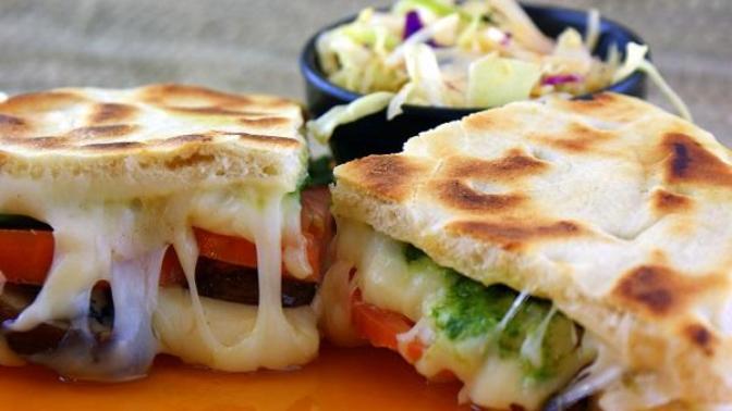 Leziz Bir Bazlama Tost Nasıl Yapılır?