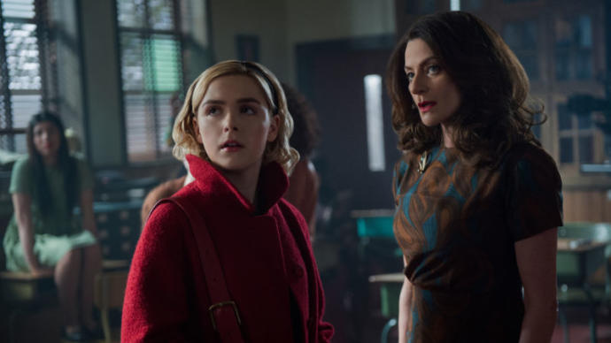 90lar Aşıkları Sevinecek: Tatlı Cadı Sabrina Bu Kez Netflixin Yeni Gerilim Dizisi Oldu!