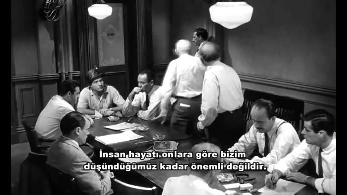 Siyah Beyaz Olduğu Halde Kalbinizde Gökkuşağı Gibi Her Renk Açacak Bir Film: 12 Sinirli Adam!