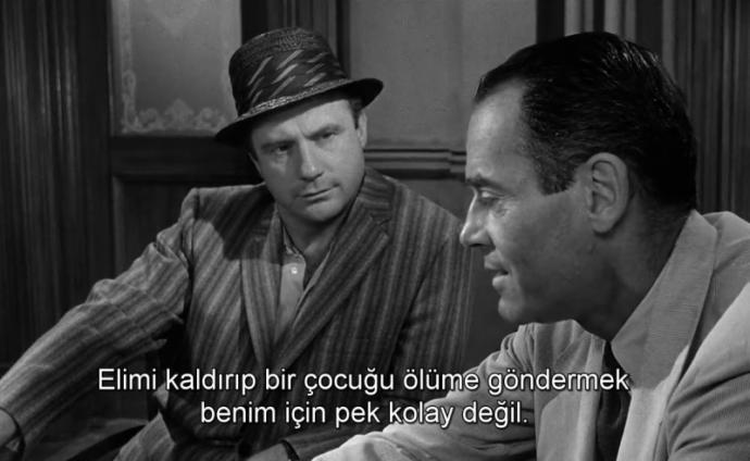 Siyah Beyaz Olduğu Halde Kalbinizde Gökkuşağı Gibi Her Renk Açacak Bir Film: 12 Sinirli Adam!