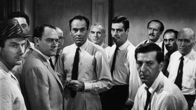 Siyah Beyaz Olduğu Halde Kalbinizde Gökkuşağı Gibi Her Renk Açacak Bir Film: 12 Sinirli Adam!