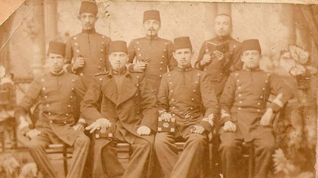 Kara Harp Okulu. Ata soldan ikinci...