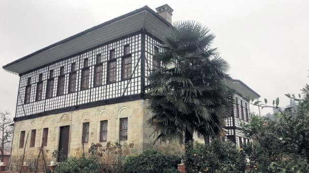 Kadına Şiddet Sahneleriyle Eleştirilen Dizi Sen Anlat Karadeniz İzlenmeli mi?