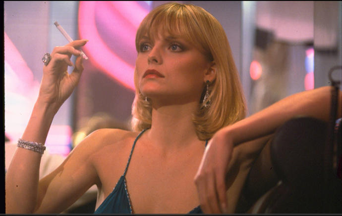 Yanan Elvira’dır, namı diğer Michelle Pfeiffer