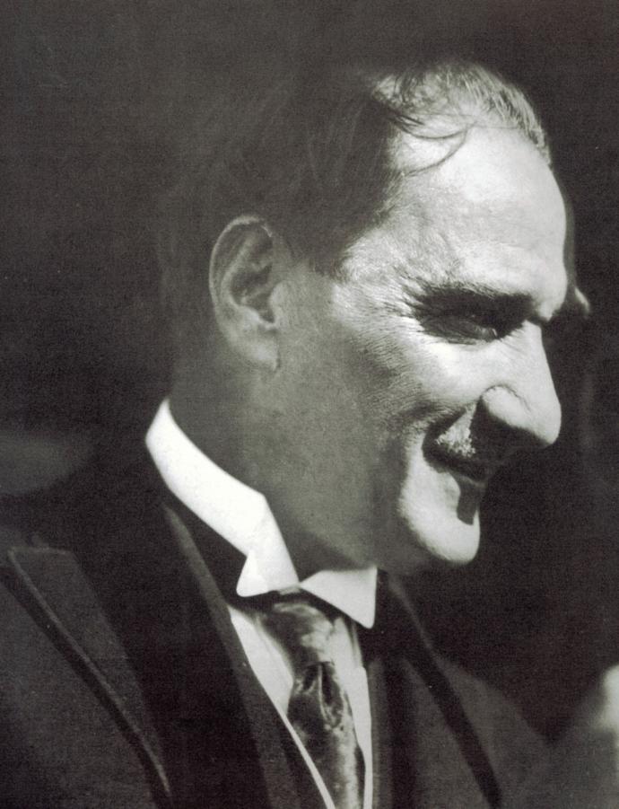 Odanız veya Ofisiniz İçin Alabileceğiniz Birbirinden Değerli Atatürk Tabloları