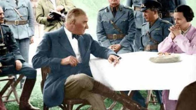 Odanız veya Ofisiniz İçin Alabileceğiniz Birbirinden Değerli Atatürk Tabloları