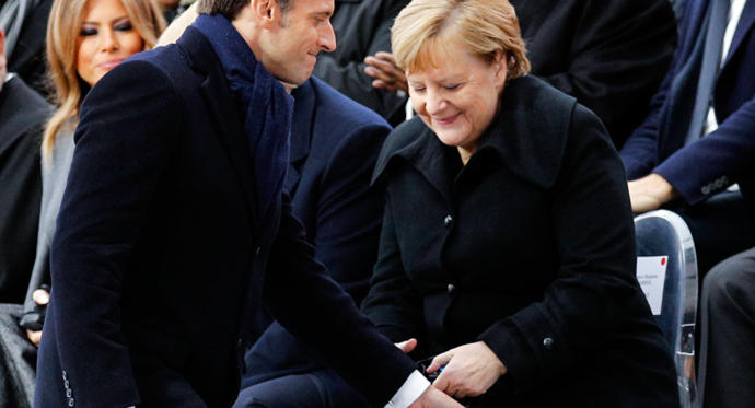 101 Yaşındaki Kadın Tarafından Macron'un Eşine Benzetilen Merkel: Ben Şansölyeyim