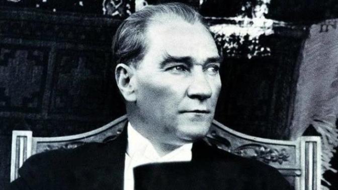 "İlah mıdır, Değil midir" Tartışmaları Arasında Savrulan Bir Atatürk!