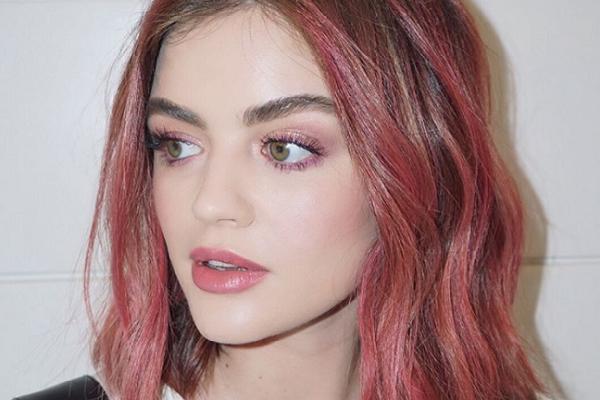 ''Pembe Gönlüm Sende'' Mottosuyla Pembe Rujun Müptelası Olmuş Ünlüler