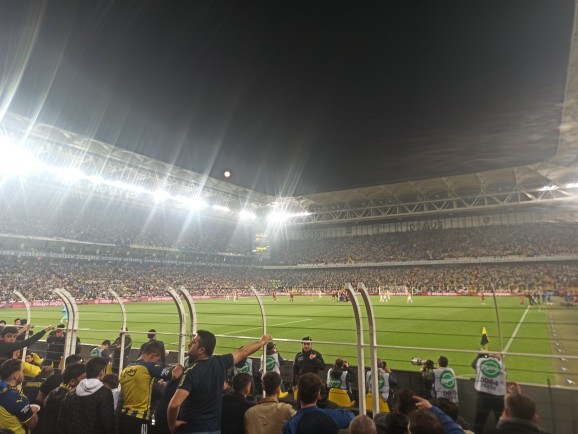 ''İsyan'' Marşıyla Türkiye'nin Gönlünü Fetheden Göztepe Spor!