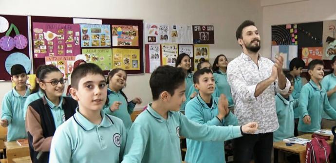 O Sıra Dışı Bir Fen Bilgisi Öğretmeni: Kendi Geliştirdiği Projesi İle Dersi Eğlenceye Çeviren Ferhat Öğretmen Fark Yaratıyor