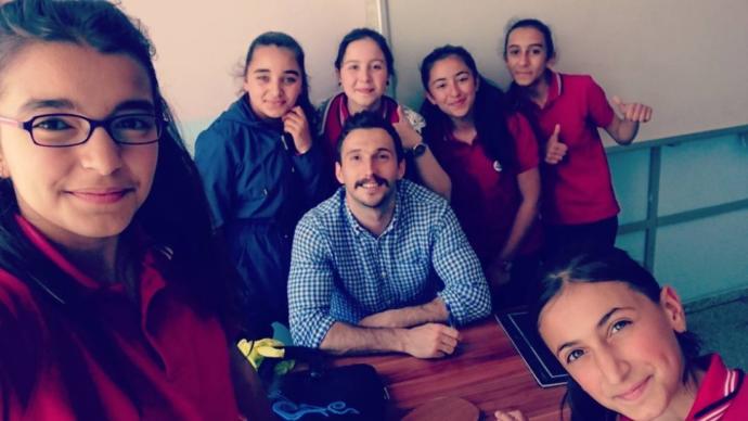 O Sıra Dışı Bir Fen Bilgisi Öğretmeni: Kendi Geliştirdiği Projesi İle Dersi Eğlenceye Çeviren Ferhat Öğretmen Fark Yaratıyor