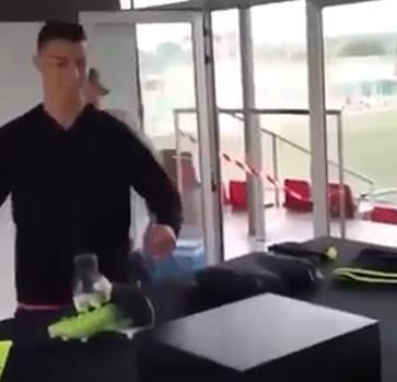 Futbolcuların Komik Ve Samimi Halleri