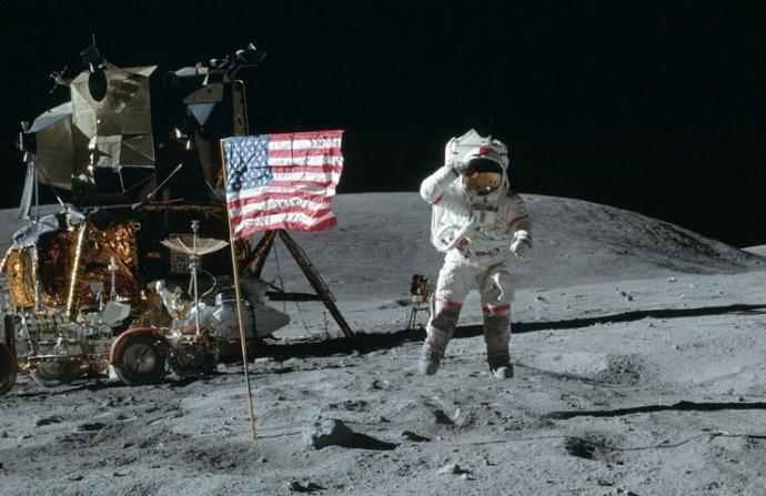 Amerika Gerçekten Aya Ayak Bastı Mı?