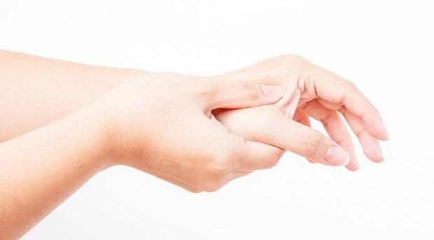 Ağrılarından Kolayca Kurtulmak İsteyenlere: Parmaklar İle Ağrıları Giderme Yolları!