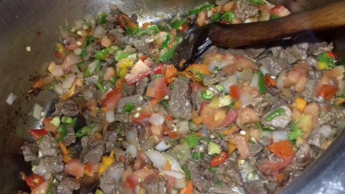 Ne Yemek Yapsam Diye Düşünmeyin: Etli Bamya Çorbası Tarifi