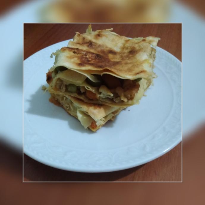 Çayınızın Yanına Bir Tat: Sebzeli Tavuklu Börek Tarifi