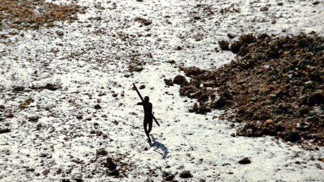 Andaman Adası'ndaki yerli kabileler dış dünyadan tamamen izole bir hayat yaşıyor.