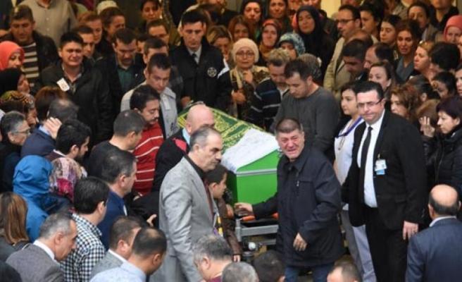 Sedef Hanım'ın cenaze töreninden bir kare...