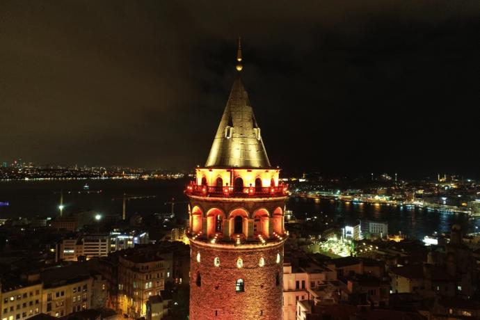 Galata Kulesi'nde Kadına Şiddet Turuncusu