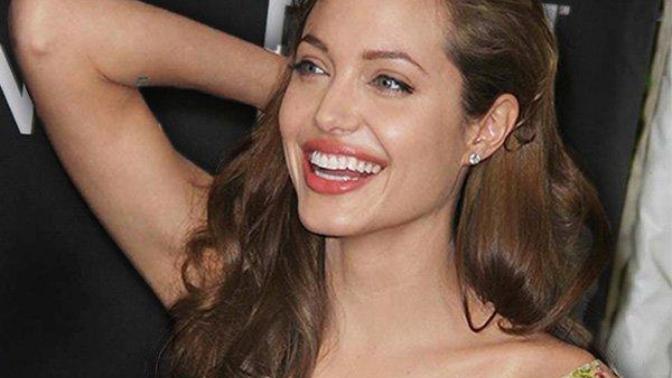 Angelina Jolie Gibi Dolgun Dudaklara Sahip Olmak İsteyen Kızlara Özel Ürünler!