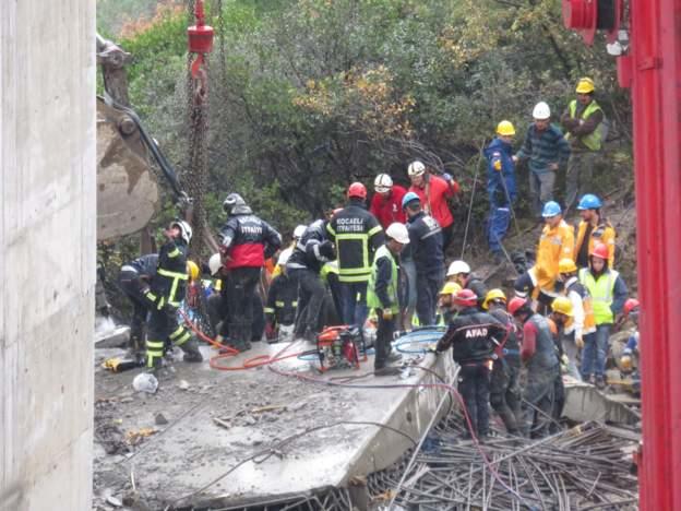 Bir İnşaat Kazası Daha: Gebze'de Viyadük Çöktü, 2 İşçinin Cesedine Ulaşıldı