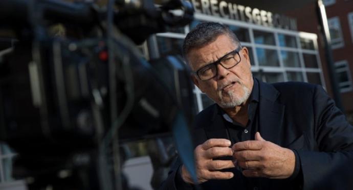 Emile Ratelband aynı zamanda bir yazar ve siyasetçi