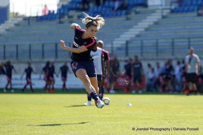 O Bir Dişi İbrahimoviç: A Milli Kadın Futbol Takımı ve Paris Saint Germainin Yıldız Golcüsü KizlarSoruyorda!