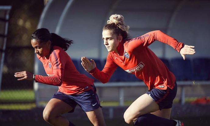 O Bir Dişi İbrahimoviç: A Milli Kadın Futbol Takımı ve Paris Saint Germainin Yıldız Golcüsü KizlarSoruyorda!