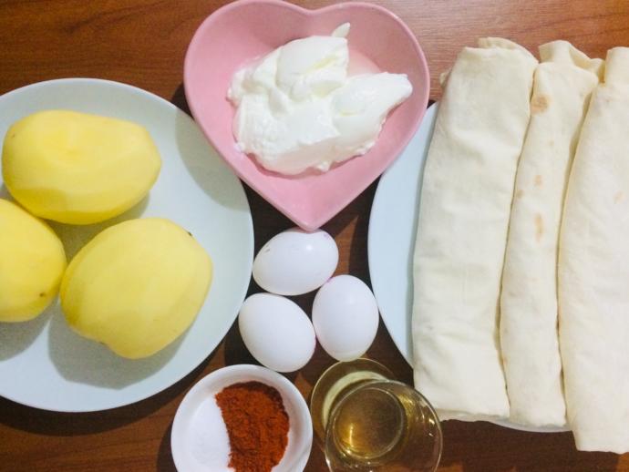 En Pratiğinden “Patatesli Dolama Börek” Nasıl Yapılır?