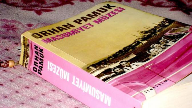 Her Cümlenin Bir Nesneye Dönüştüğü Rengarenk Bir Aşk Romanı: Masumiyet Müzesi