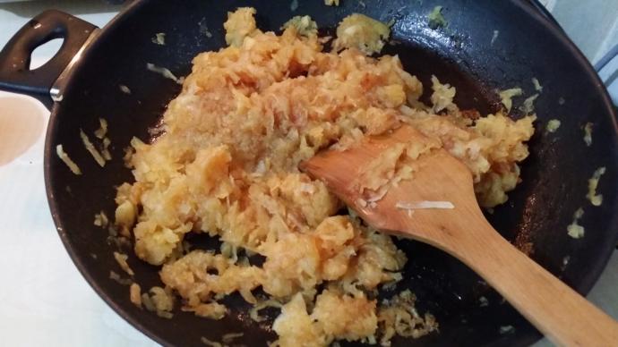 Tarçını Elmayla Birleştirip Sevgiliye Götürülen Muhteşem Tat: Elmalı Pasta Tarifi!