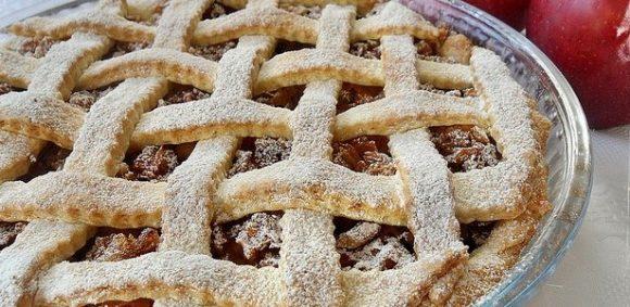 Tarçını Elmayla Birleştirip Sevgiliye Götürülen Muhteşem Tat: Elmalı Pasta Tarifi!