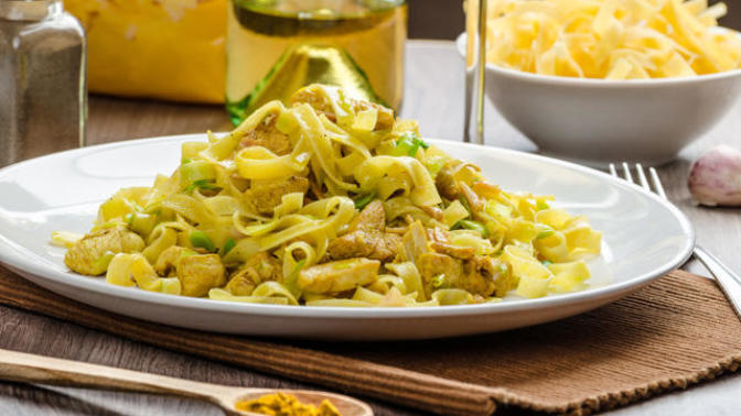 Standart Makarna Sosunu Unutturacak Köri Soslu Makarna Tarifi