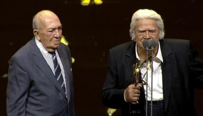 Onur Ödülü: CÜNEYT ARKIN